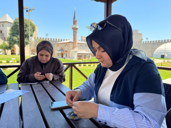 Vatandaşlarımız, Efsaneleriyle Ünlü Yedikule Hisarı'nda Yaka Aksesuarlarını Tasarlıyor