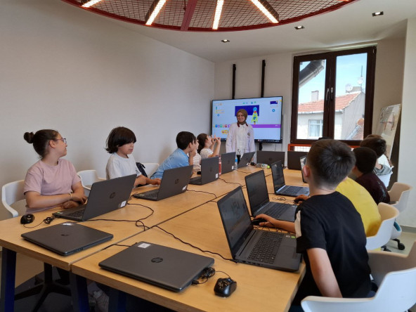 Bilim Fatih'ten Öğrencilerimize Kodlama Eğitimi: Geleceğin Teknolojisi İçin İlk Adım