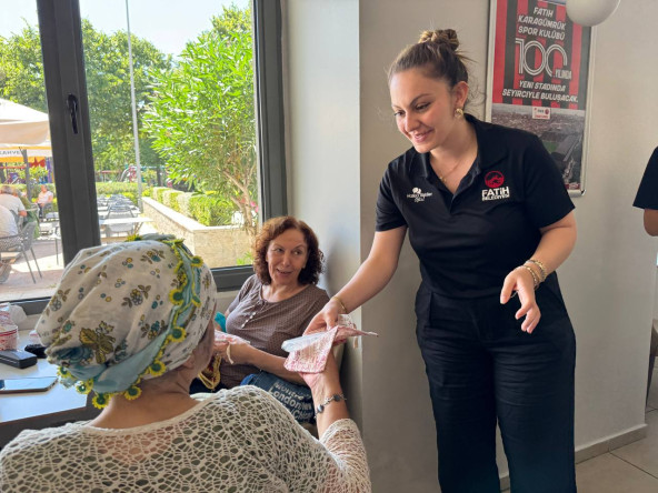 Halkla İlişkiler Ofisimizden, Yadigâr Kahvesi'ndeki Kıymetli Büyüklerimize Anlamlı Ziyaret ve Günlük Yaşama Katkı Sunan Hediye Takdimi