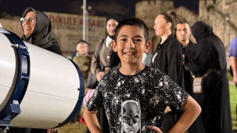 Yedikule Hisarı'nda Dolunay Gecesi: Bilim Fatih ile Gökyüzüne Keşif