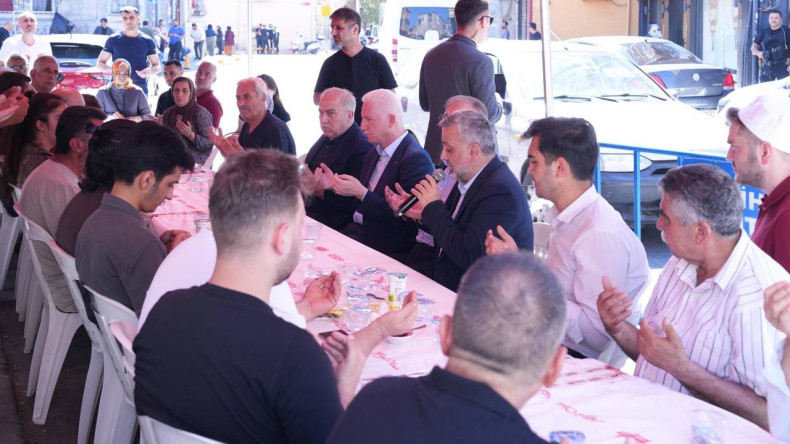 Vali Gül ve Başkan Turan, Fatihli Şehidimiz Ahmet Gültekin İçin Düzenlenen Mevlitte Bir Araya Gelerek Dualarla Aziz Hatırasını Yâd Etti