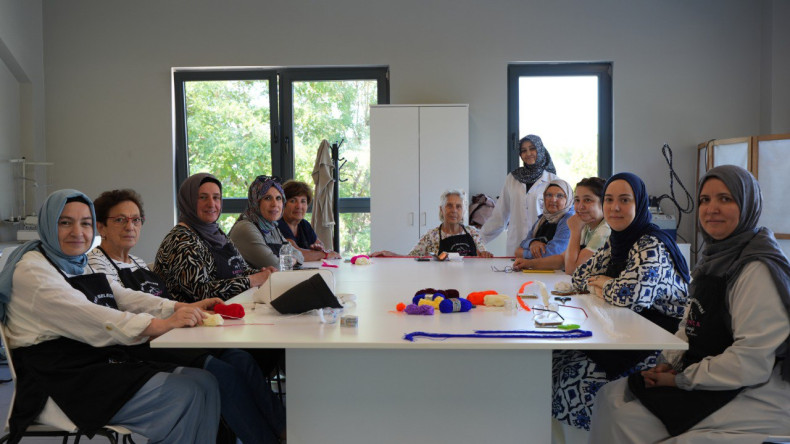 Silivrikapı'da Gelenekten Kumaşa: KARINCA El Emeği Eğitim Birimimizden Çarpana Dokuma Eğitimi