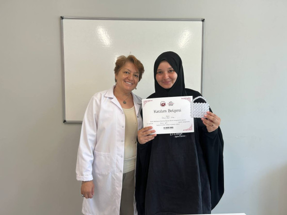 KARINCA El Emeği Eğitim Birimi'nden Keyif Dolu Atölye: Boncukların Zarafeti Fındıkzade'de Buluştu