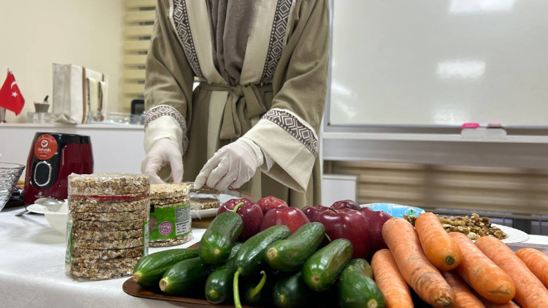 Fit Yaşamın Lezzetli Adımları: Kadın ve Aile Birimimiz ile KADEM'de Sağlıklı Atıştırmalıklar Buluşması