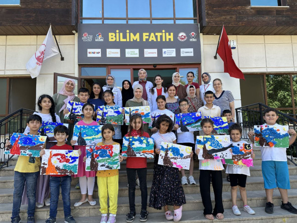 Yıldızlı Gecenin Parçalarında Buluştuk: Bilim Fatih'ten Çocuklarımıza ve Ailelere Kolaj Atölyesi