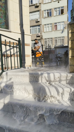 Fatih'te İbadethane Çevrelerinde 7/24 Temizlik ve Hijyen Seferberliği