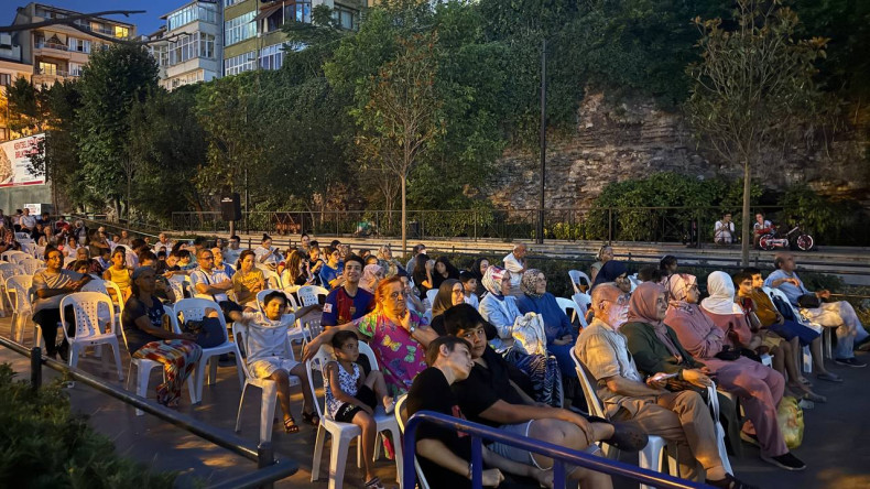 Yeşilçam Günleri Başladı: Fındıkzade Çukurbostan Yaşam Merkezi'nde “Karagözlüm” ile Nostalji Dolu Açık Hava Sinema Keyfi