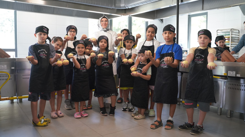 KARINCA El Emeği Eğitim Birimi'nden Anneler ve Çocuklarımıza Geleneksel Lezzetler: Silivrikapı'da Pide Yapımı Atölyesi