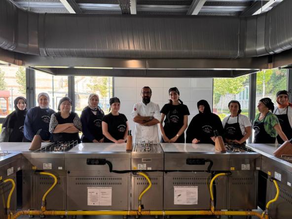 Vatandaşlarımız, KARINCA El Emeği Eğitim Birimi'nin Silivrikapı'daki Sebzeli Kiş Eğitimi'nde Buluşuyor