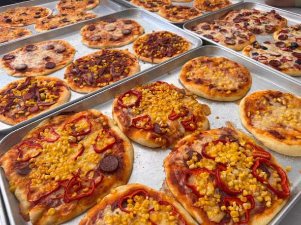 Anne ve Çocuklarımız, KARINCA El Emeği Eğitim Birimi'nin Silivrikapı'daki Mini Pizza Atölyesi'nde Buluşuyor