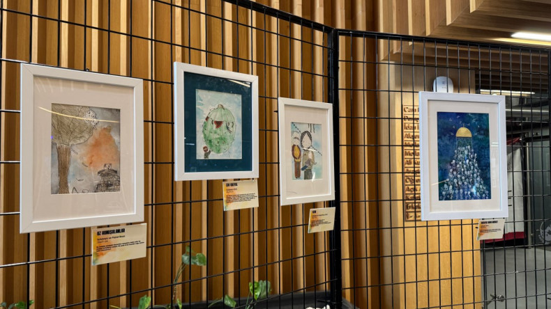 Genç Sanatçımız Meryem Tekiner'den, Fatih Merkez Kütüphanemizde Filistin'in Direniş ve Umut Dolu Hikâyesini Anlatan Sergi Ziyarete Açıldı