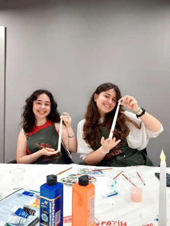 Vatan Kütüphanesi'nde Işıltılı Mumlar Sanatla Buluşuyor