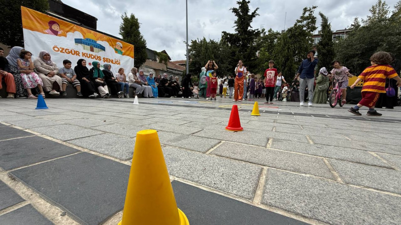 Süperbüs, Sümbülefendi Camii'nde Kur'an-ı Kerim Kursu Çıkışında Çocuklarımızın Neşesine Neşe Kattı