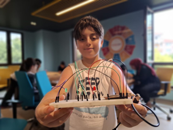 Bilim Fatih'te Geleceğin Mühendisleri Yetişiyor: Deneyap Kart Eğitimlerimiz Devam Ediyor