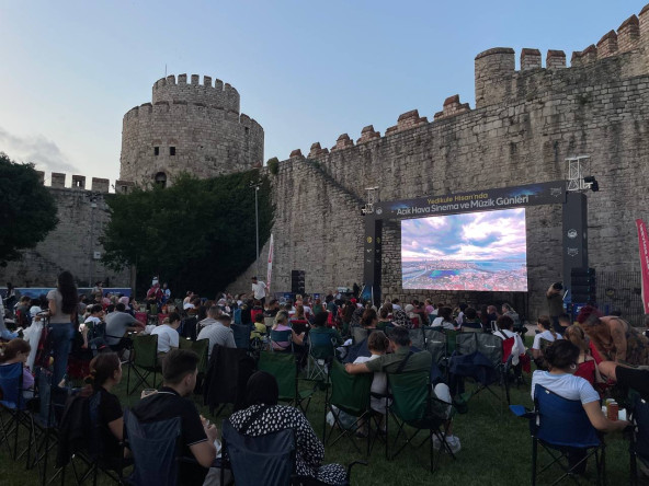 Açık Havada Tarihle Buluşma: Yedikule Hisarı'nda Sinema Akşamları “Müzede Bir Gece 2” ile Devam Ediyor