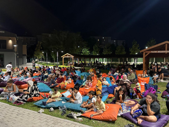 Miniklerimiz Yaz Akşamlarında Silivrikapı Çocuk Kütüphanesi'nde Sinema Keyfiyle Buluşuyor