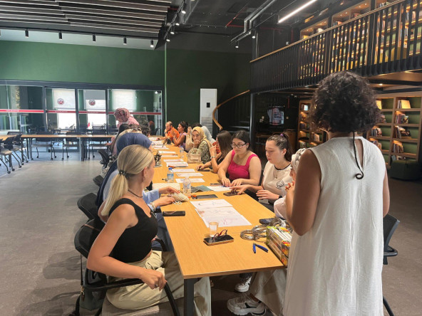 Neslişah Sultan Fikir Atölyesi'nde Tel Malzeme Üzerinden Üç Boyutlu Sanat Eğitimi: Vatandaşlarımız Hayal Güçlerini Heykel Formunda İfade Etti