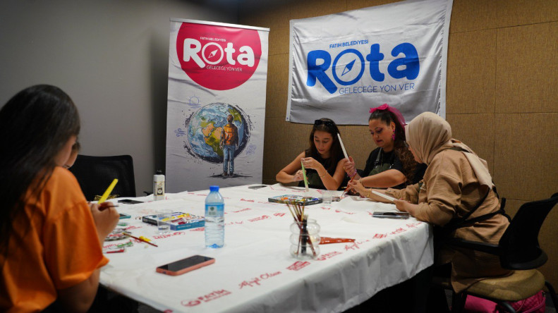 Vatan Kütüphanesi'nde Işıltılı Mumlar Sanatla Buluşuyor