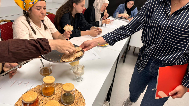 Fit Yaşamın Lezzetli Adımları: Kadın ve Aile Birimimiz ile Fındıkzade Çukurbostan Yaşam Merkezi'nde Sağlıklı Atıştırmalıklar Buluşması