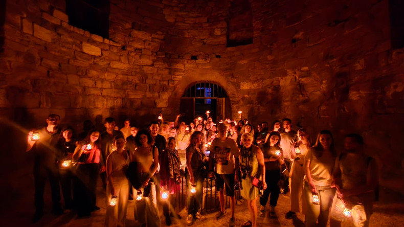 Dolunayın Işığında Fenerlerle Keşif: Yedikule Hisarı'nda Tarihî Gece Turu