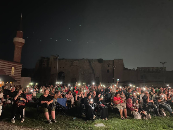 Tarihin Kalbinde Bir Yaz Geleneği: Efsaneleriyle Ünlü Yedikule Hisarı'nda Akustik Akşamlar Devam Ediyor