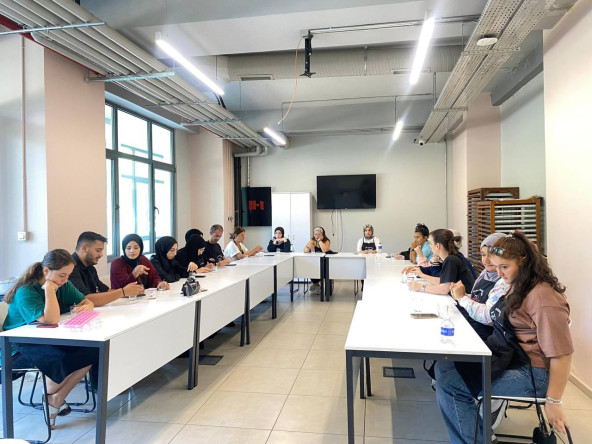 KARINCA El Emeği Eğitim Birimi'nden Fındıkzade'de Sıcacık Bir Buluşma: Kahve Temalı Mum Etkinliği