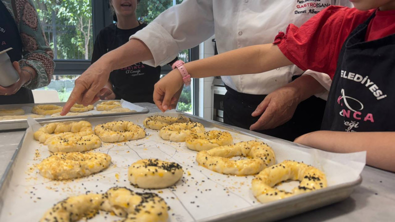 KARINCA El Emeği Eğitim Birimi ile Silivrikapı'da Mayalı Hamurun Ustalarıyla Lezzet Yolculuğu