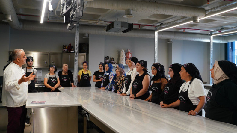 KARINCA El Emeği Eğitim Birimi'nden Profiterol Eğitimi: GastroSanat'ta Lezzetin Sırları