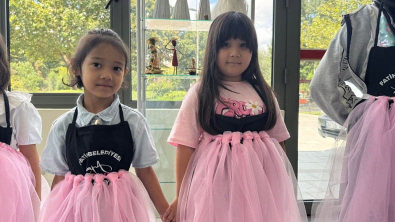 Anne ve Çocuklarımız KARINCA El Emeği Eğitim Birimi'nin Fındıkzade'deki Tütü Etek Atölyesi'nde Buluşuyor