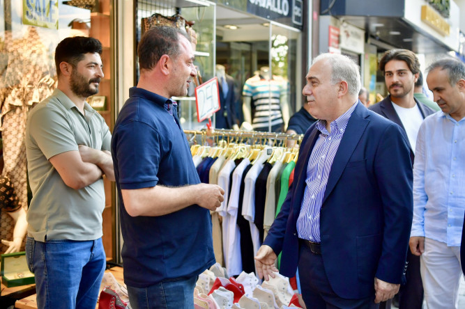 Başkan Turan, Aksaray Mahallesi'nde Fatihli Esnaf ve Vatandaşlarla Bir Araya Geldi