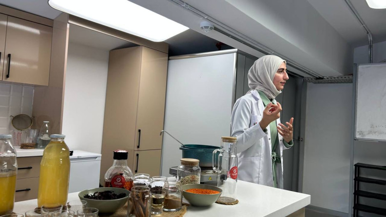 Kadın ve Aile Birimimiz ile Yaz Serinliği: Soğuk Çay Tarifleri, Fındıkzade Çok Amaçlı Salon'da Kadınlarla Buluştu