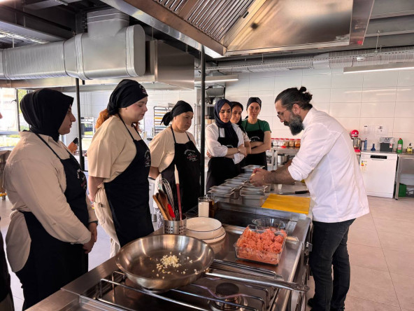 KARINCA El Emeği Eğitim Birimi'nde Hint Mutfağı: Silivrikapı'da Tikka Masala Soslu Tavuk