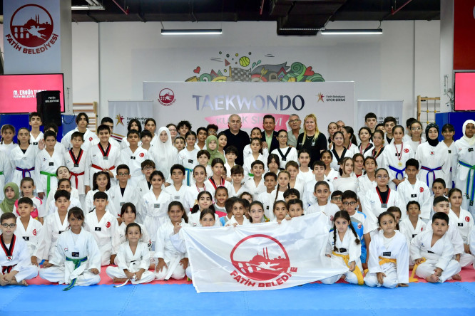 Başkan Turan, Neslişah Sultan Spor Merkezi'nde Düzenlenen Taekwondo Kuşak Sınavında Genç Sporcularımızın Heyecanına Ortak Oldu