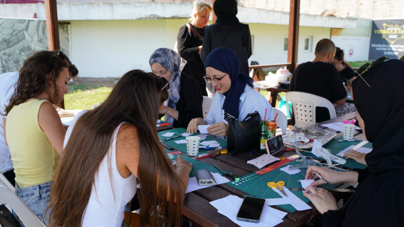 Efsaneleriyle Ünlü Yedikule Hisarı'nda Mini Defter Ciltleme Atölyesi: Tarihle Sanat Buluşuyor