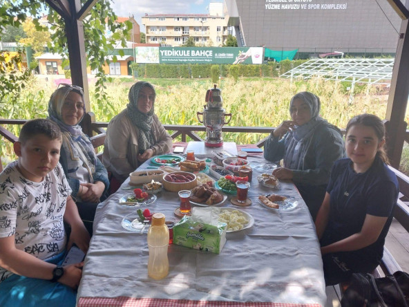 Yedikule Bahçe'de Piknik Keyfi Devam Ediyor