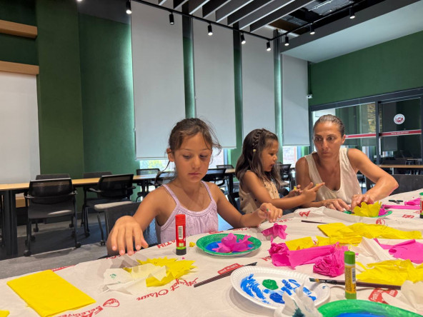 Monet'nin Su Zambaklarında Sanatla Buluşma: Neslişah Sultan Fikir Atölyesi'nde Miniklerimizle Renkli Bir Yolculuk