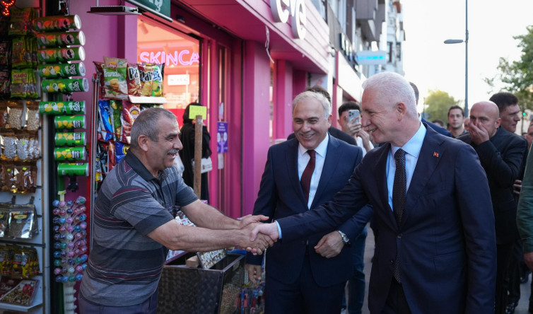 Vali Gül ve Başkan Turan, Fevzipaşa Caddesi'nde Hemşehrileriyle Buluştu