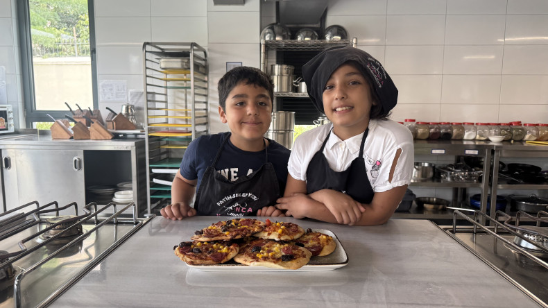 Anne ve Çocuklarımız, KARINCA El Emeği Eğitim Birimi'nin Silivrikapı'daki Mini Pizza Atölyesi'nde Buluşuyor