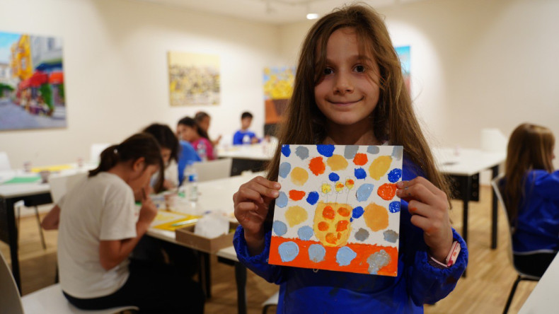 Kusama'nın İzinde, Rengârenk Bir Evren: Kadırga Sanat Galerileri'nde Çocuklarımızla “Benekli Evren” Buluşması