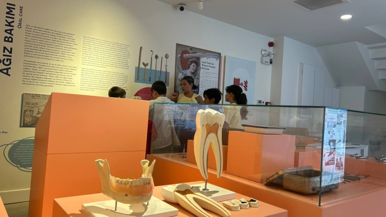 Kadın ve Aile Birimimiz ile Diş Müzesi İş Birliğinde Gerçekleşen “Gülümseten Dişler” Etkinliği Çocuklarımızın Ağız ve Diş Sağlığı Bilincini Pekiştirdi