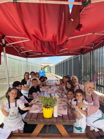 Ayvansaray Bahçe'de Doğayla İç İçe Anne-Çocuk Kil Seramik Buluşması