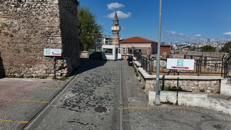 26. Otoparkımız Zeyrek Otoparkı Hizmetinizde: Bölgeye Güvenli Park Alanı