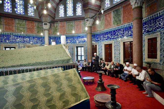 Başkan Turan, Cihan Padişahı Kanuni Sultan Süleyman'ı Vefatının 459. Yıl Dönümünde Türbesinde Dualarla Yâd Etti