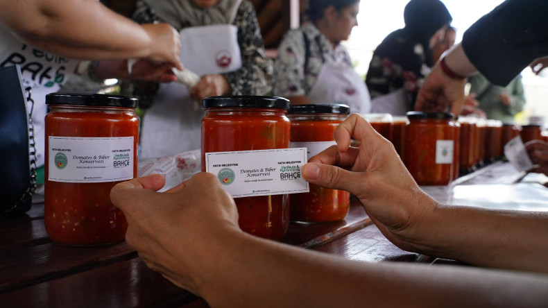 Yedikule Bahçe'de Geleneksel Salça Yapımıyla Kışa Hazırlık