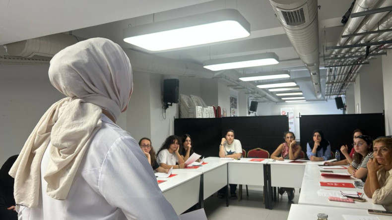 Kadın ve Aile Birimimiz ile Yaz Serinliği: Soğuk Çay Tarifleri, Fındıkzade Çok Amaçlı Salon'da Kadınlarla Buluştu