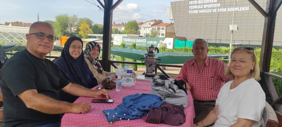 Yadigâr Kahvesi'ndeki Kıymetli Büyüklerimiz Yedikule Bahçe'de Dostluk ve Sohbet Dolu Bir Piknikte Buluştu