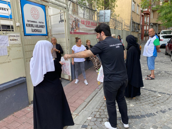 Halkla İlişkiler Ofisimizden Yeni Eğitim-Öğretim Yılına Başlayan Çocuklarımızın Velilerine Hediye Takdimi