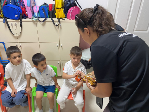 Fatih'te Anaokullarında Miniklerimize Halkla İlişkiler Ofisimizden Sürpriz Hediyeler ve Renkli Karşılama ile Eğitim Yılına Neşeli Başlangıç