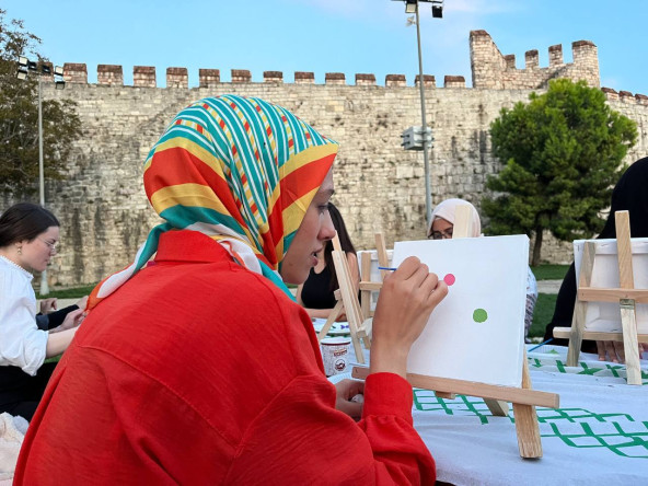 Yedikule Hisarı'nda Duygularla Buluşma: Kadın ve Aile Birimimizden “Renklerle İçe Yolculuk” Etkinliği