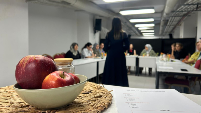 Fit Yaşamın Lezzetli Adımları: Kadın ve Aile Birimimiz ile Fındıkzade Çukurbostan Yaşam Merkezi'nde Sağlıklı Atıştırmalıklar Buluşması